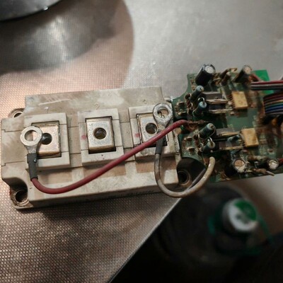 请询价-英飞凌IGBT模块 FF300R12KT3 拆机件，带线路板