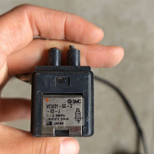 请询价；SMC原装进口电磁阀VCW21-5G-2，带24V 成色如图