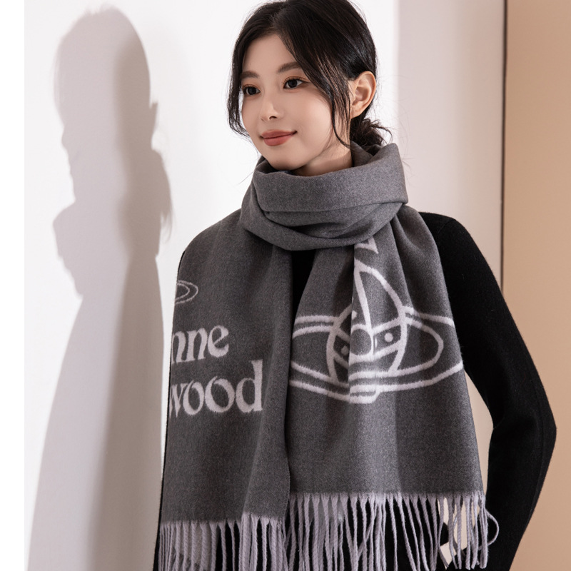 英伦风土星西太后羊毛流苏围巾女2025新款秋冬高级感披肩保暖围脖