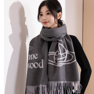 英伦风土星西太后羊毛流苏围巾女2025新款秋冬高级感披肩保暖围脖