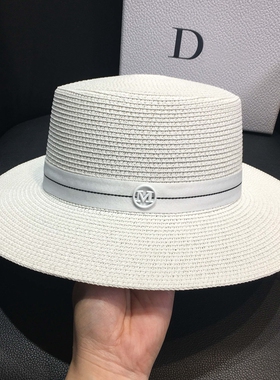 新款平顶白色夏天草帽海边度假帽子女英伦沙滩遮阳帽休闲百搭潮