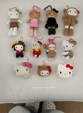 cosy zing 最近搭配可爱的kitty包包挂件毛绒绒钥匙扣