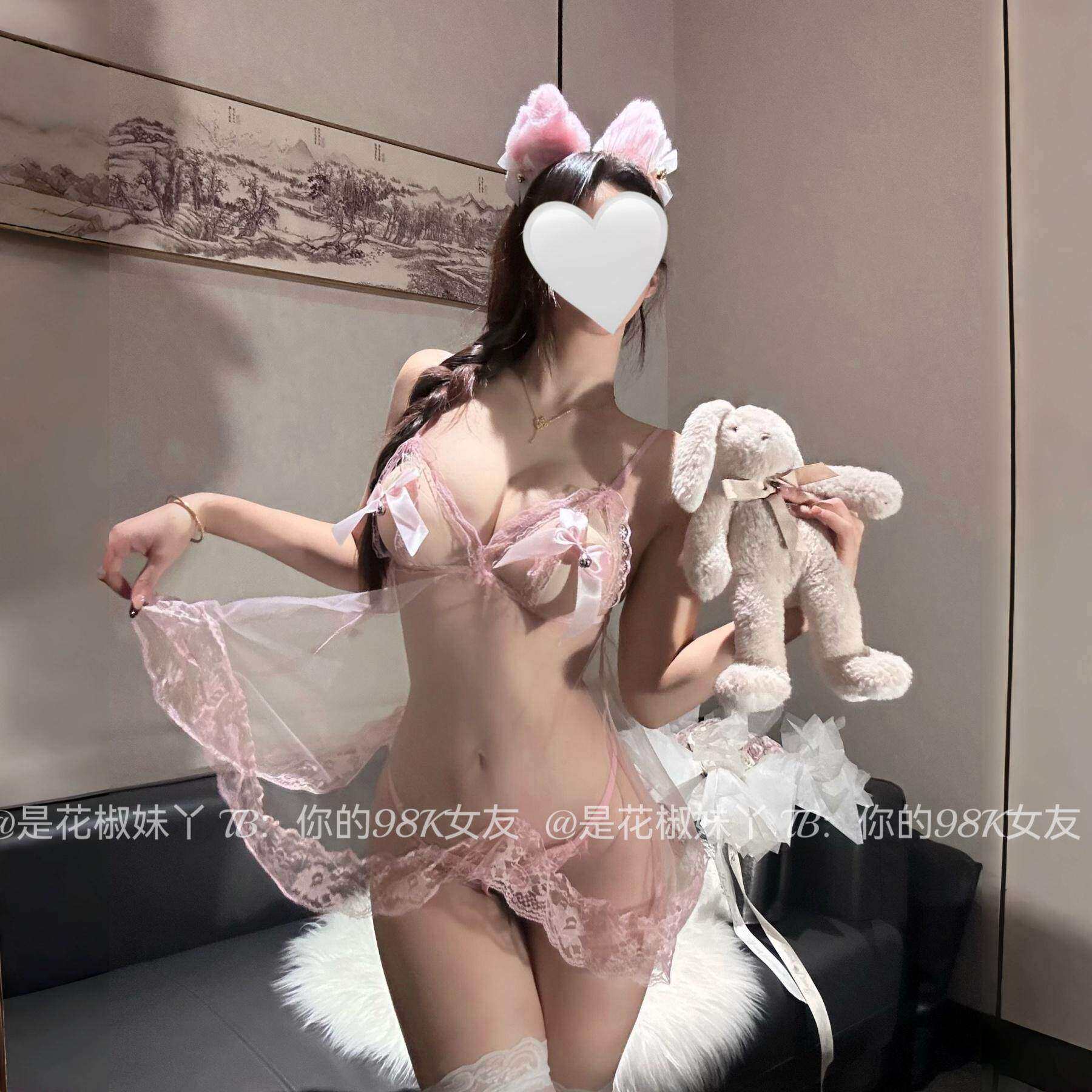 你的98K女友：铃铛假乳夹可爱甜美吊带蝴蝶结网纱纯欲蕾丝裙图片