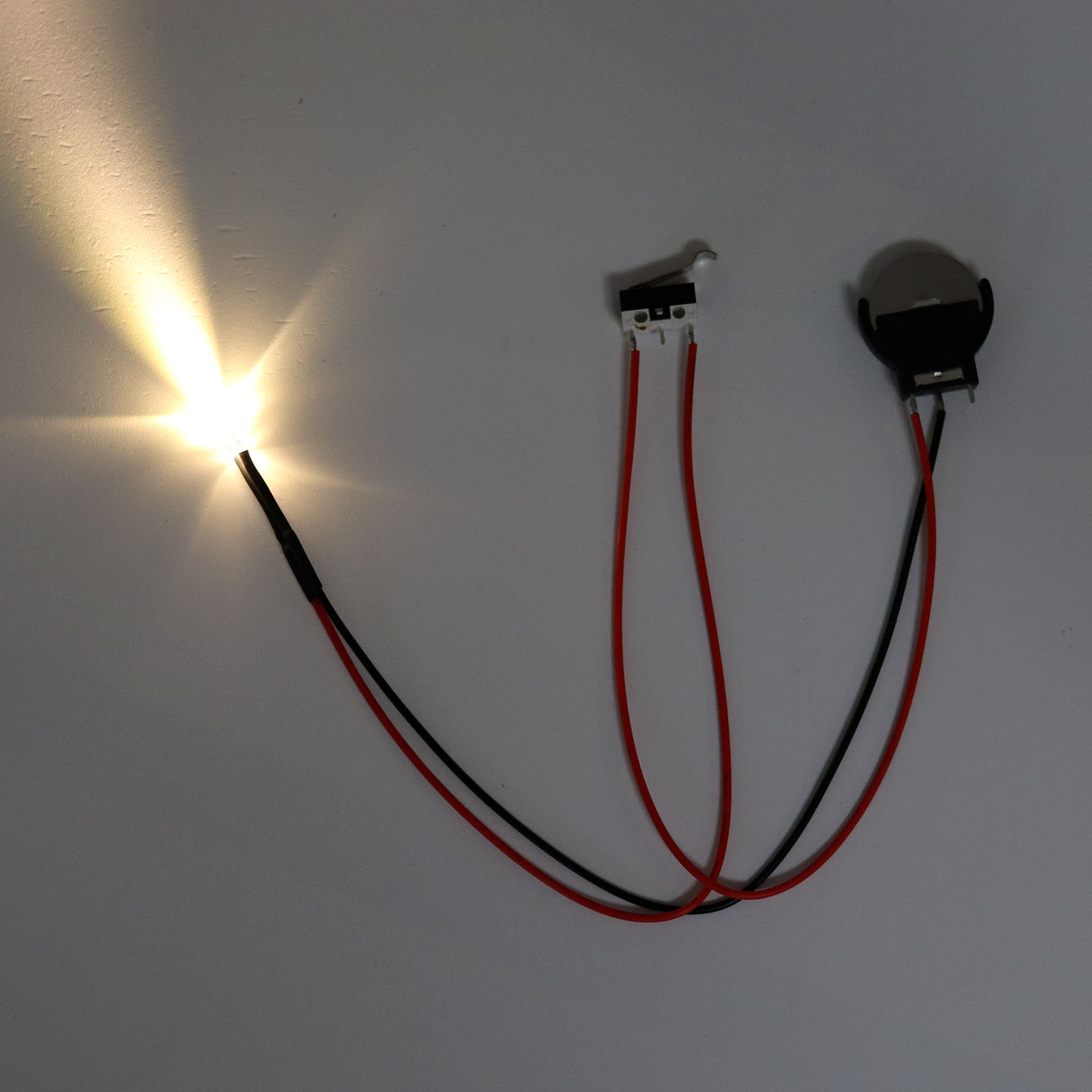 3V带线发光管 5mm灯珠带开关电池盒LED发光二极管手工diy装饰小灯