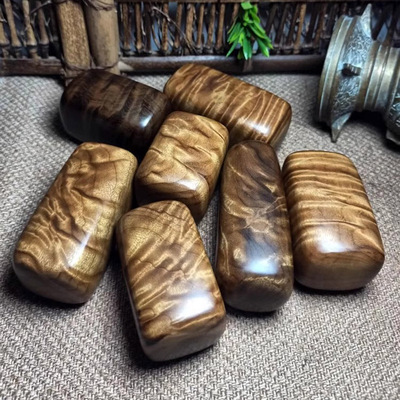 满水波纹金丝楠阴沉木手把件