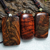 孤品 随形手工手把件木质文玩 老挝大红酸枝木油料五彩凤尾无事牌