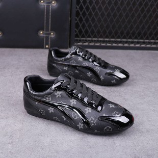 男鞋欧洲站潮鞋2025秋季板鞋漆皮韩版豆豆鞋男个性男款休闲鞋子潮