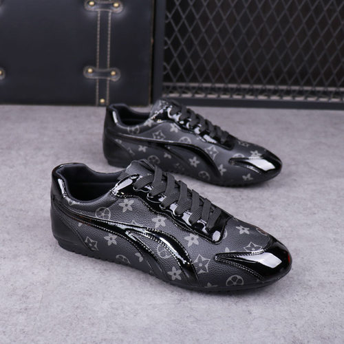 男鞋欧洲站潮鞋2026秋季板鞋漆皮韩版豆豆鞋男个性男款休闲鞋子潮