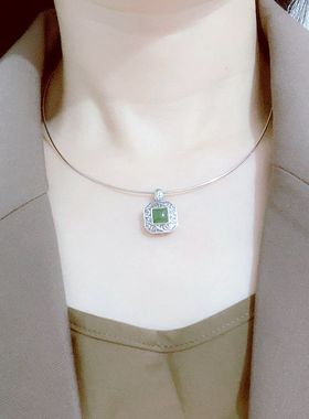 项链女和田玉银包碧玉吊坠