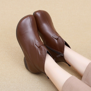 秋冬款真皮妈妈保暖短靴女平底休闲单靴中年老人棉鞋软底女鞋冬季