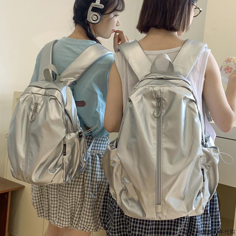香港书包银色书包初中女大学生防水软皮小众设计双肩包轻便旅游包