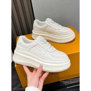 香港厚底加绒小白鞋女鞋新款春秋冬季松糕鞋内增高白色板鞋百搭潮