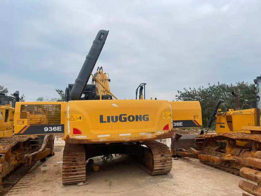 4月28日南宁柳工牌挖掘机一台（机型：CLG933E；机号：CLG933EZAME093175）网络拍卖公告