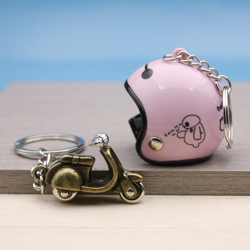迷你电瓶车可爱女电动摩托车头盔模型钥匙扣个性挂件金属高档可动