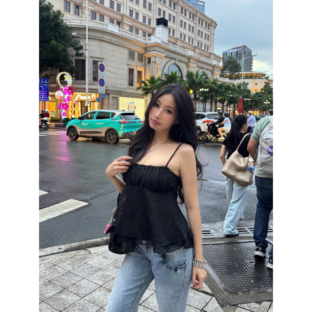 越十年越南小众emilie新款纯欲风抹胸褶皱显瘦吊心女上衣