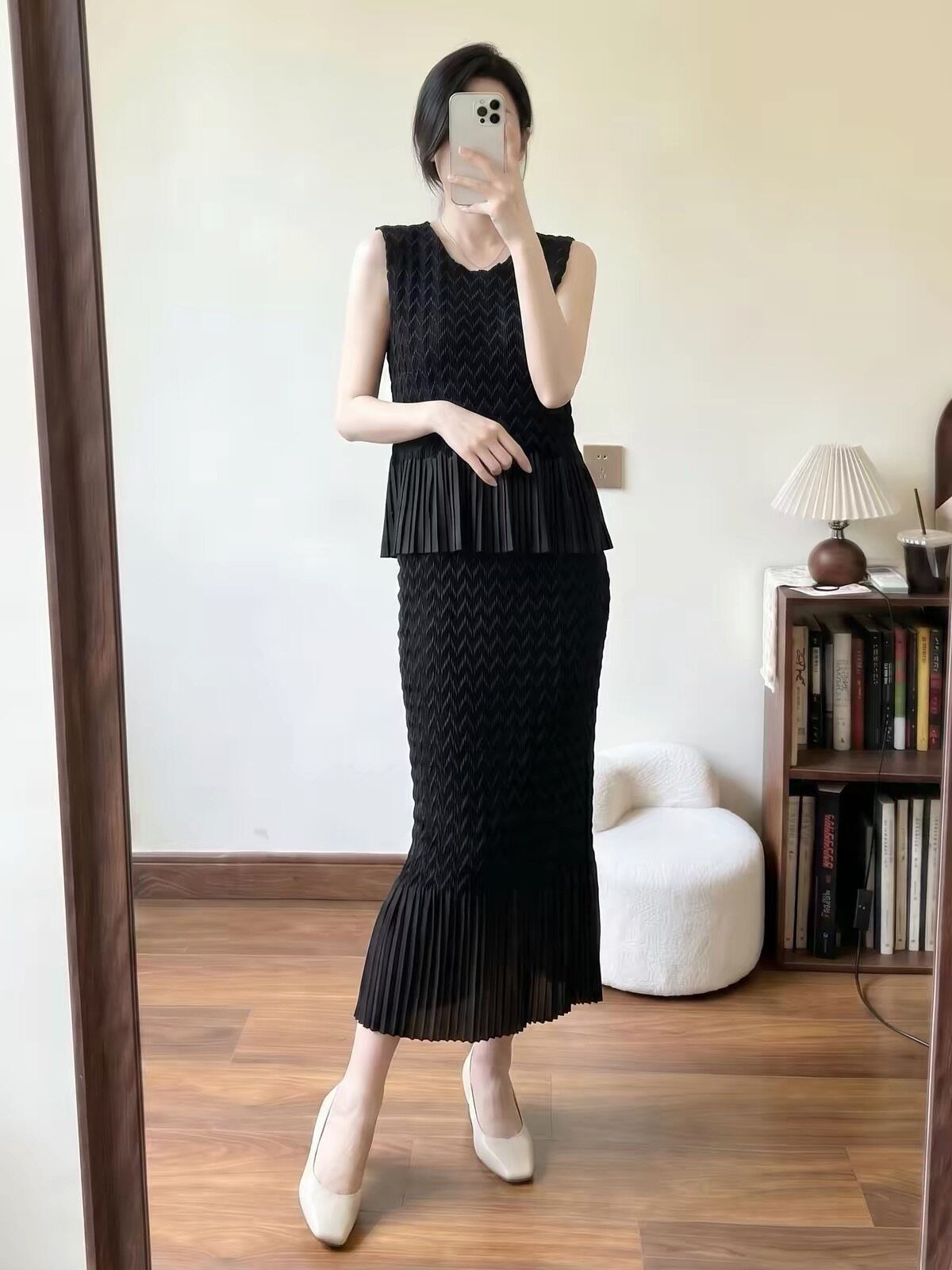 2026新款夏季时尚高级套装女无袖褶皱上衣菠萝褶型显瘦两件套