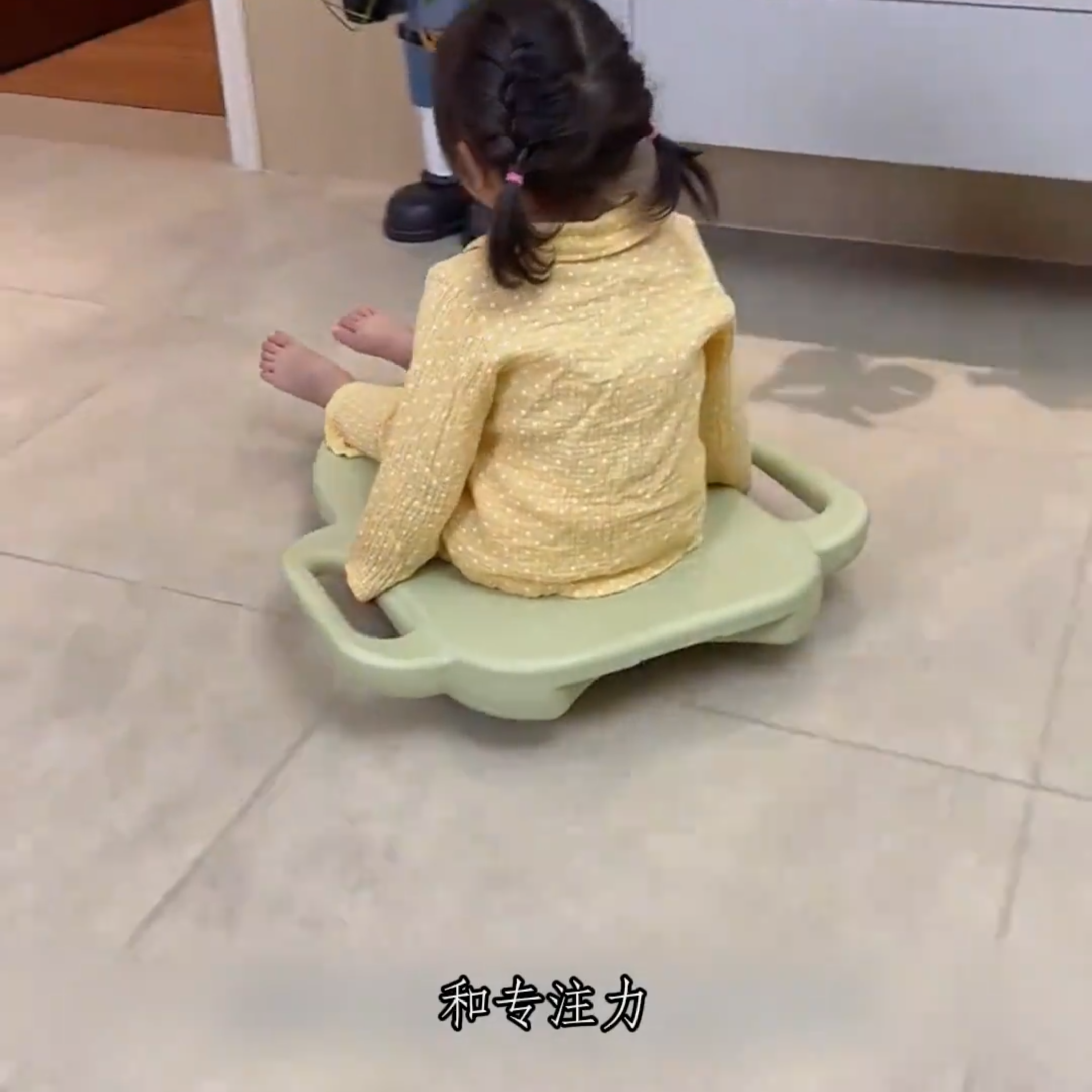 感统滑板车幼儿园教具儿童前庭平衡训练家用户外玩具车