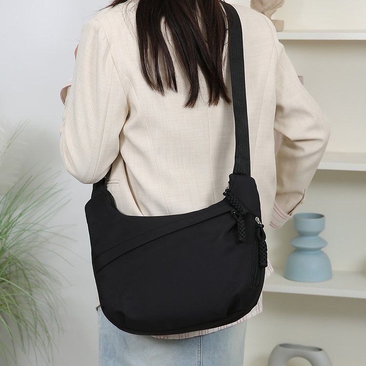 高颜值日系ins大容量单肩包包女休闲饺子包大学生上课通勤斜挎包