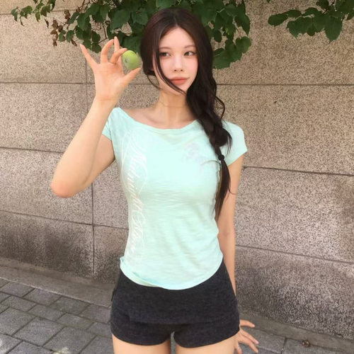 崔志宇金多绚同款韩国小众Midnightmove烫钻小马斜肩短袖T恤女潮