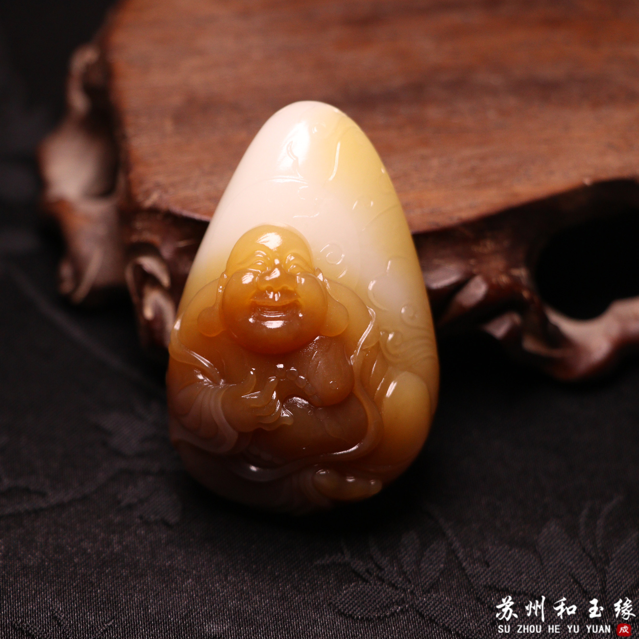 苏州和玉缘47.1克新疆和田玉且末金山糖白弥勒佛玉石挂件苏工工艺