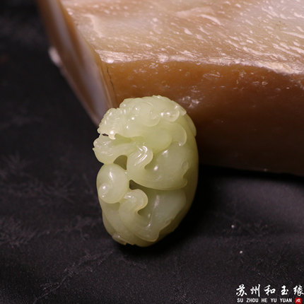 苏州和玉缘33克新疆和田玉若羌黄口料立体貔貅吊坠男女款苏工工艺