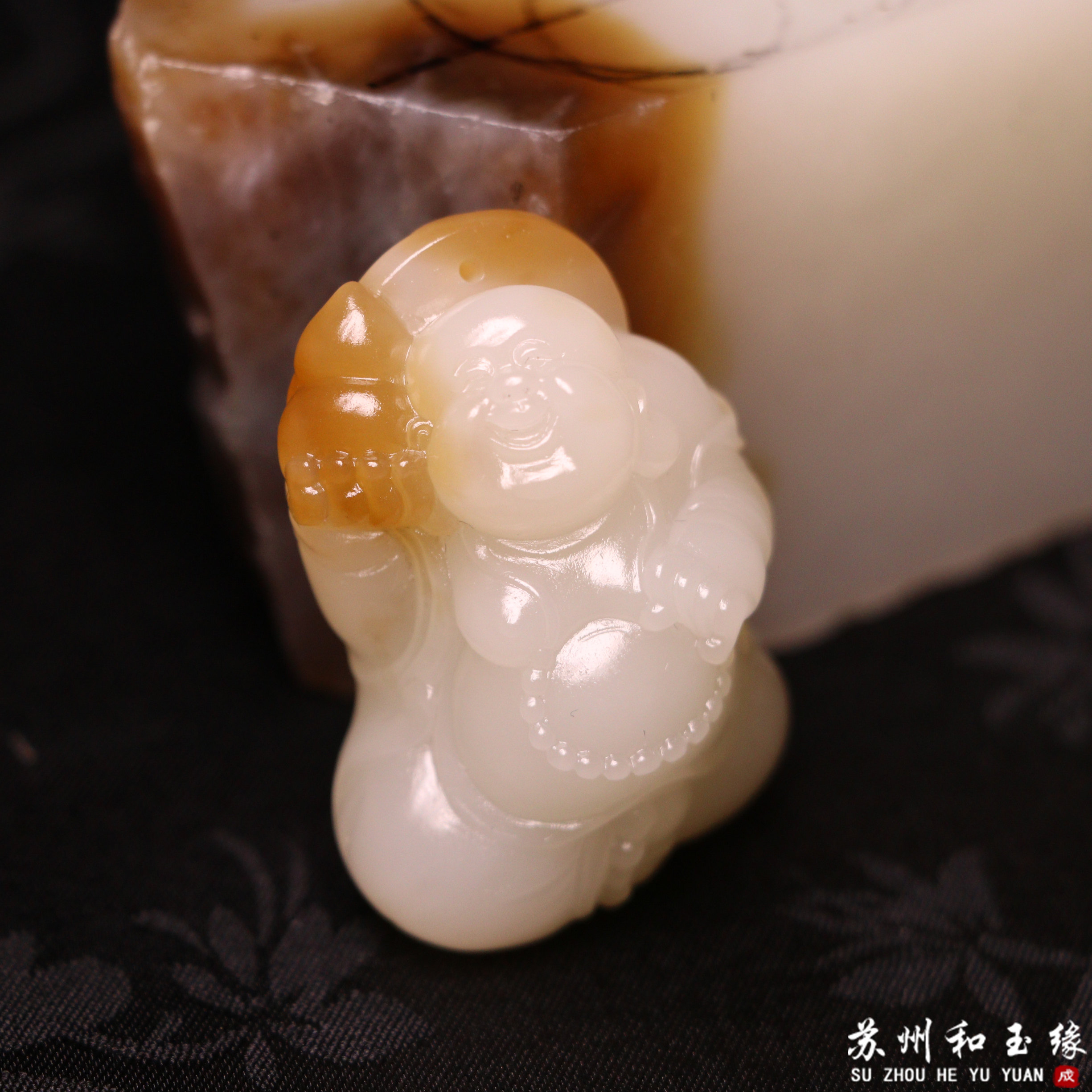 苏州和玉缘32.6克新疆和田玉且末金山糖白弥勒佛玉石挂件苏工工艺