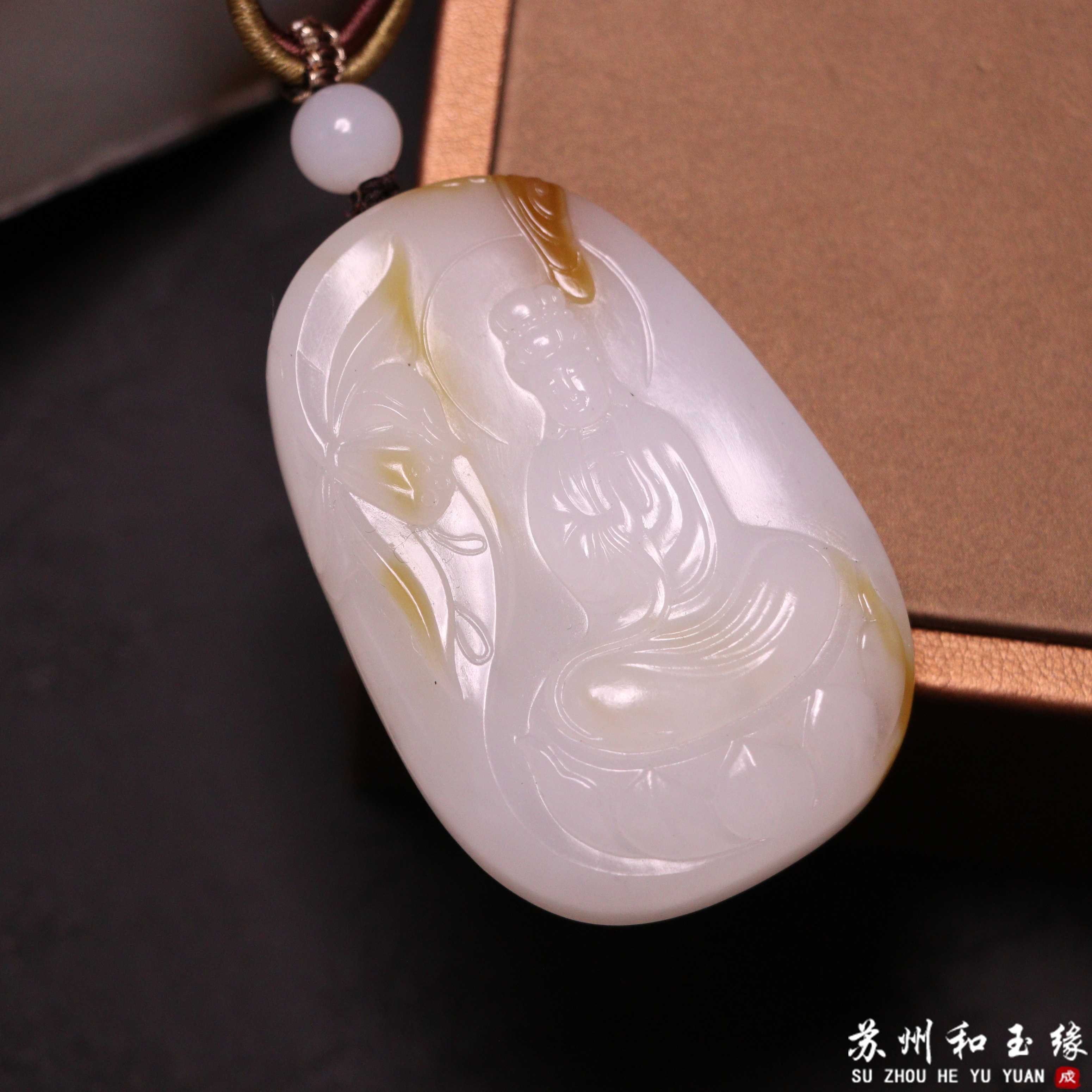 苏州和玉缘52.9克新疆和田玉且末金山糖白观音玉石挂件苏工工艺