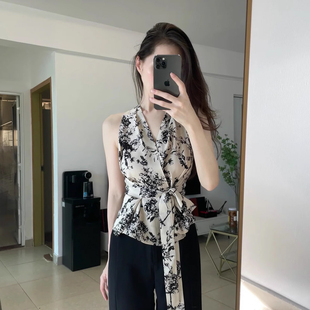 无袖上衣挂脖露肩绝美感小众女夏外感衬衫设计法式高级碎花穿吊带