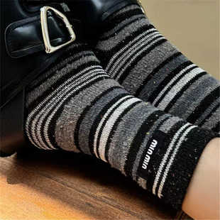 秋冬欧货羊毛条纹miu风字母贴布标美拉德色系加购ins潮袜中筒袜女