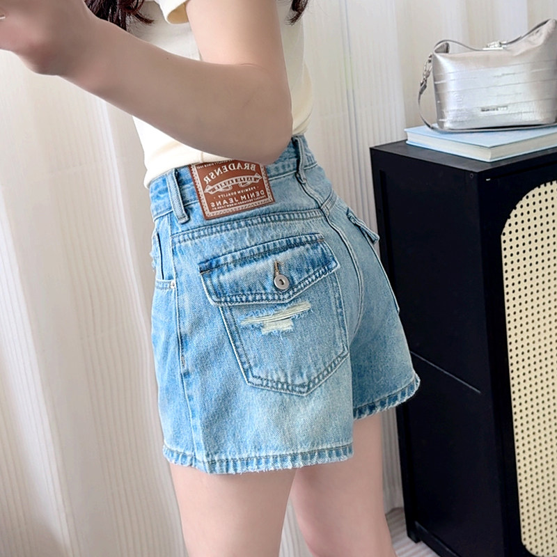 高货~洋气浅蓝色破洞牛仔短裤女宽松口袋翻盖提臀瘦腿毛边热裤夏