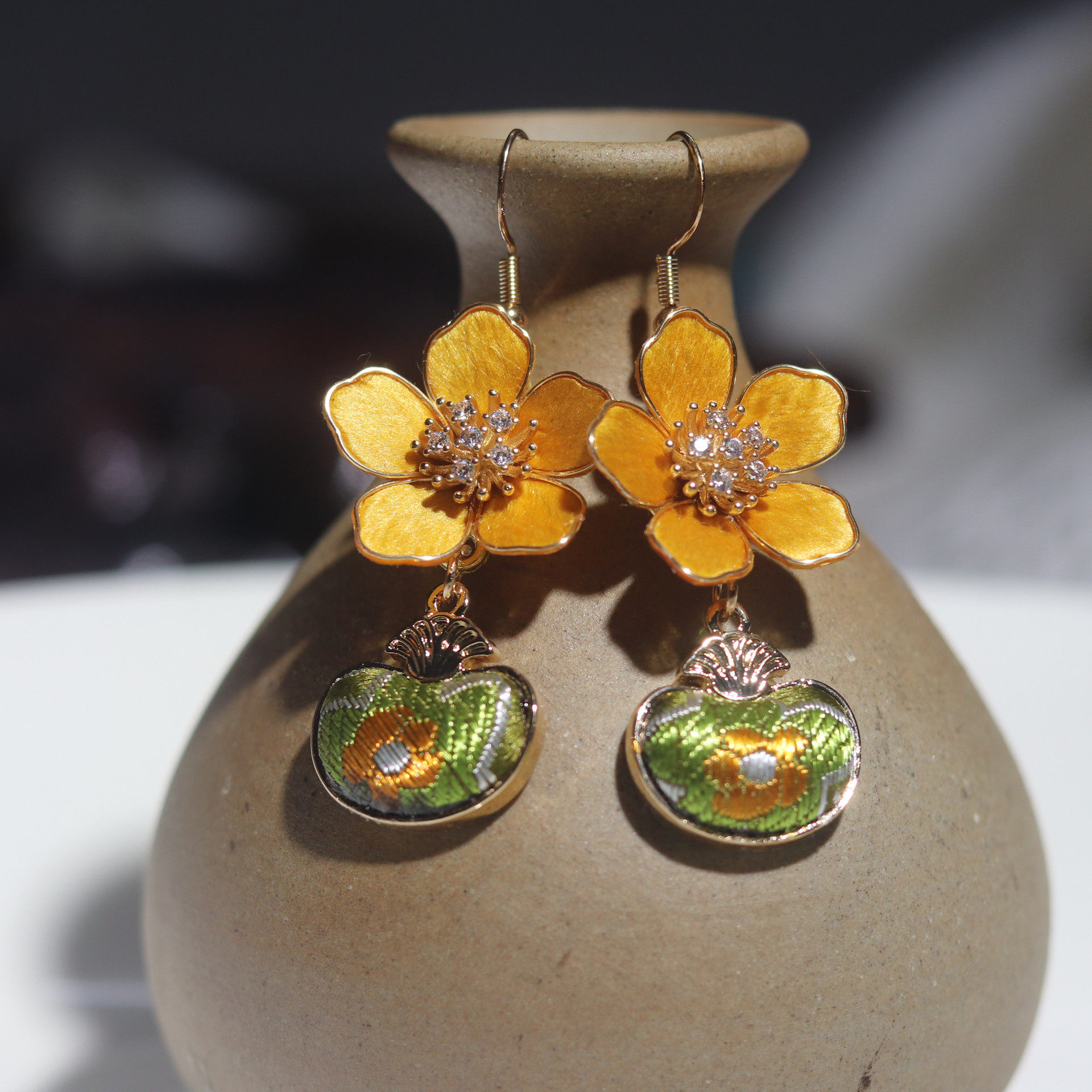 绒花耳饰花朵造型绿色钻石耳坠耳环时尚优雅金色简约款垂坠复古