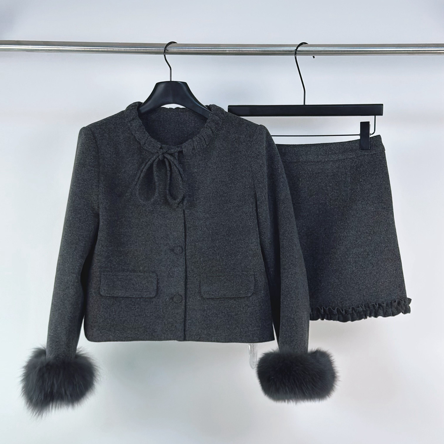 富家千金小香风羽绒套装女冬狐狸毛袖高级感毛呢外套半身裙两件套