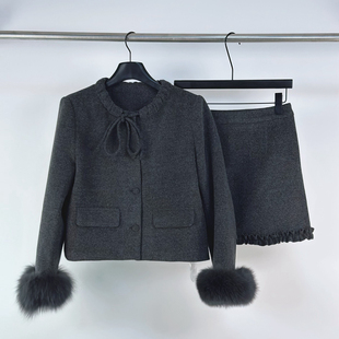 富家千金小香风羽绒套装女冬狐狸毛袖高级感毛呢外套半身裙两件套