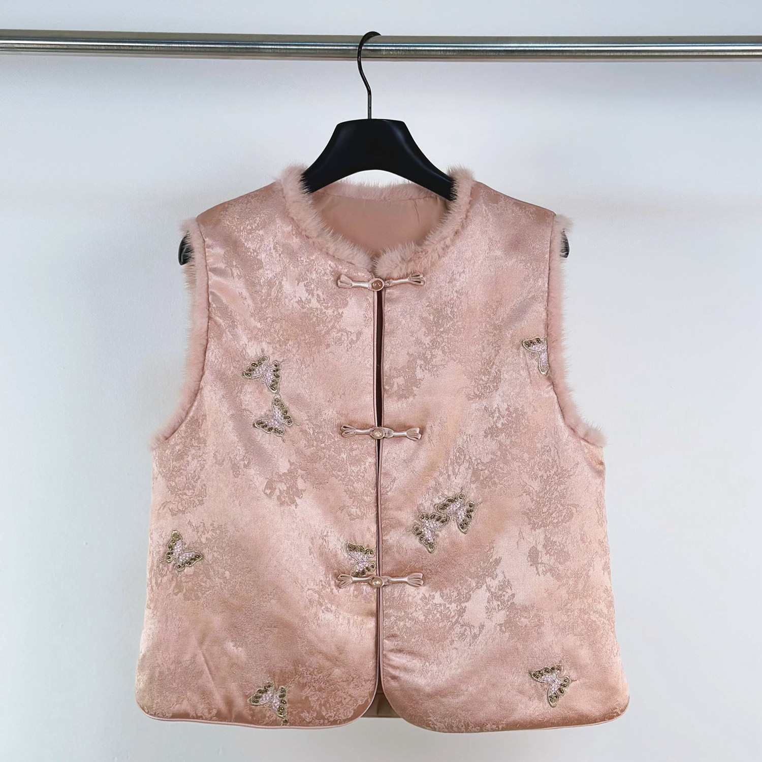 新中式国风马甲女冬2025新款复古珍珠扣重工刺绣加棉坎肩背心外套,女装/女士精品,马夹,淘宝优惠券,粉丝福利购,淘宝优惠卷