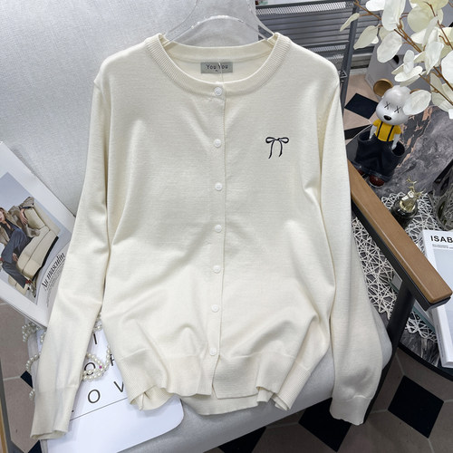 胖mm刺绣圆领毛衣开衫秋季新款