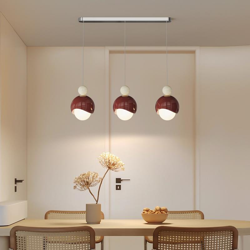 法式奶油风三头餐厅灯2025新款侘寂风中古家用餐桌饭厅吧台吊灯