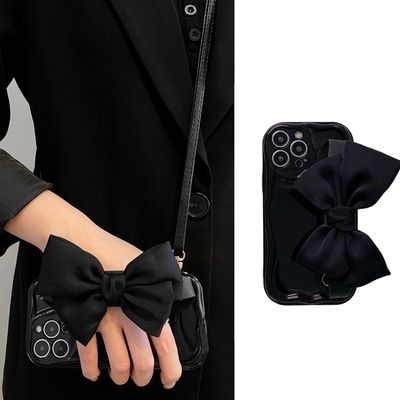 高级黑色丝绸蝴蝶结腕带适用iPhone17promax手机壳苹果16可背带15斜挎14挂绳13小众12简约11软xsmax女xr新款