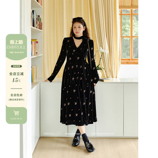 潘不卷大码女装胖mm法式黑色v领丝绒碎花连衣裙冬高腰显瘦长裙子