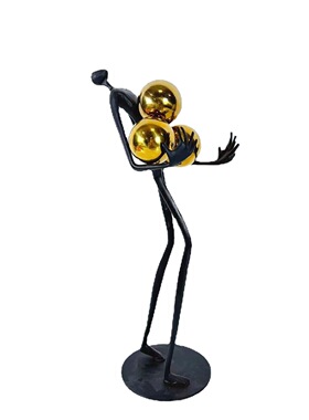 抱金球人现代抽象人物雕塑摆件酒