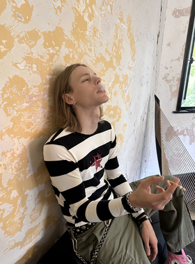 DTHEREAL 24FW 条纹做旧五角星印花破洞vintage质感修身内搭长袖