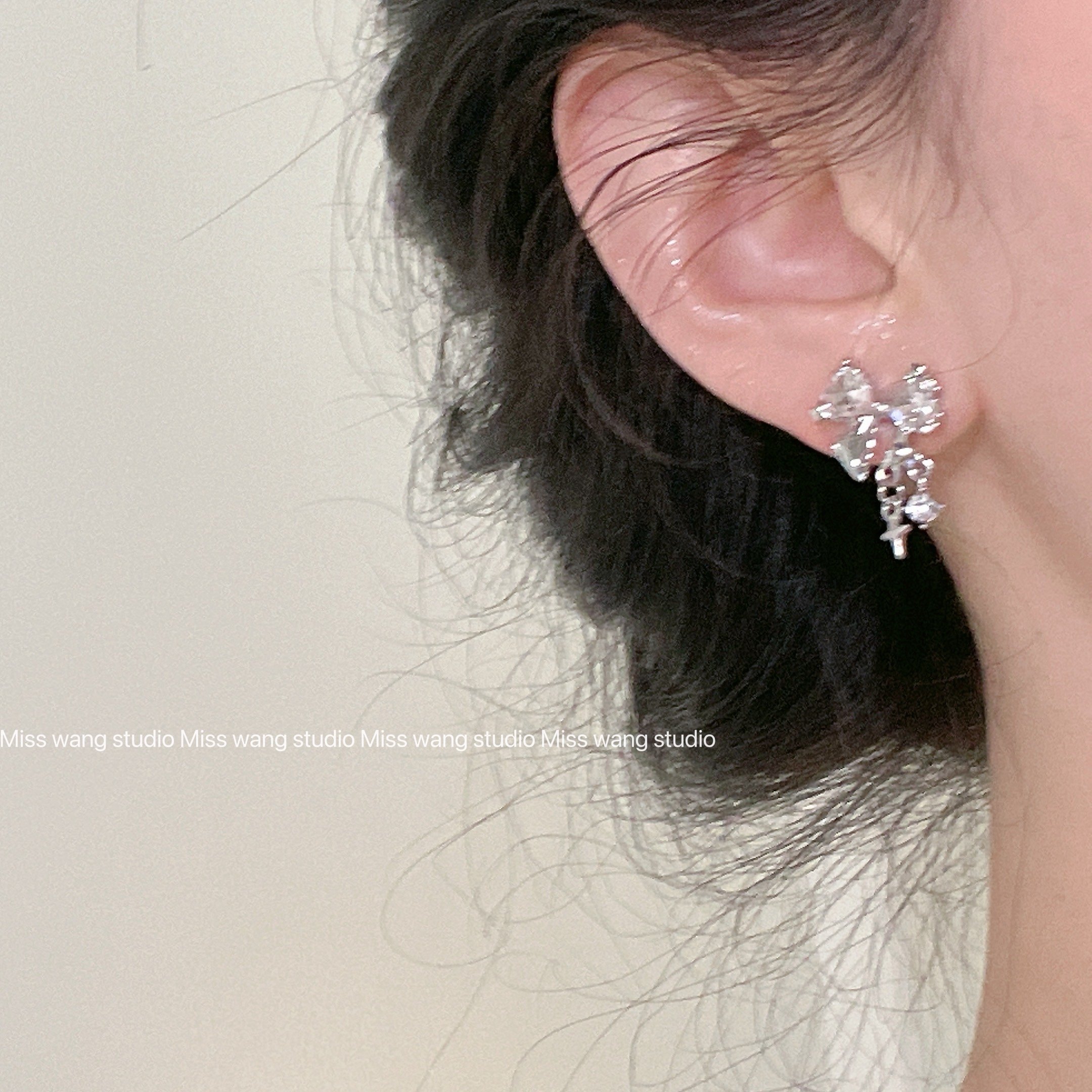 miss wang 法式优雅灵动银色蝴蝶结水钻耳环耳钉精致轻奢小巧耳饰