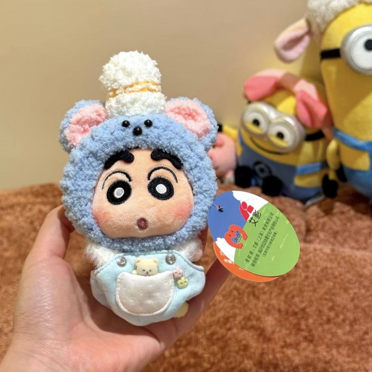 正版蜡笔小新包包挂件可爱毛绒卡通玩偶钥匙扣汽车挂饰学生送礼物