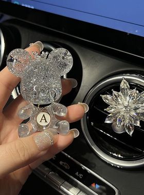 网红车载香薰卡通小熊汽车空调出风口夹香水车内装饰用品大全奔驰