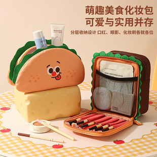卡通化妆包女可爱大容量外出便携吐司新款手提旅行洗漱护肤收纳袋