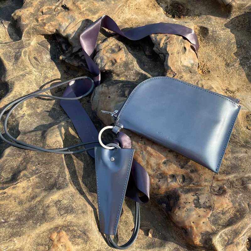 飘带银色真皮卡包XZRO