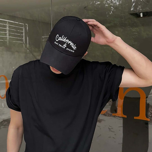 高版本刺绣字母鸭舌棒球帽子