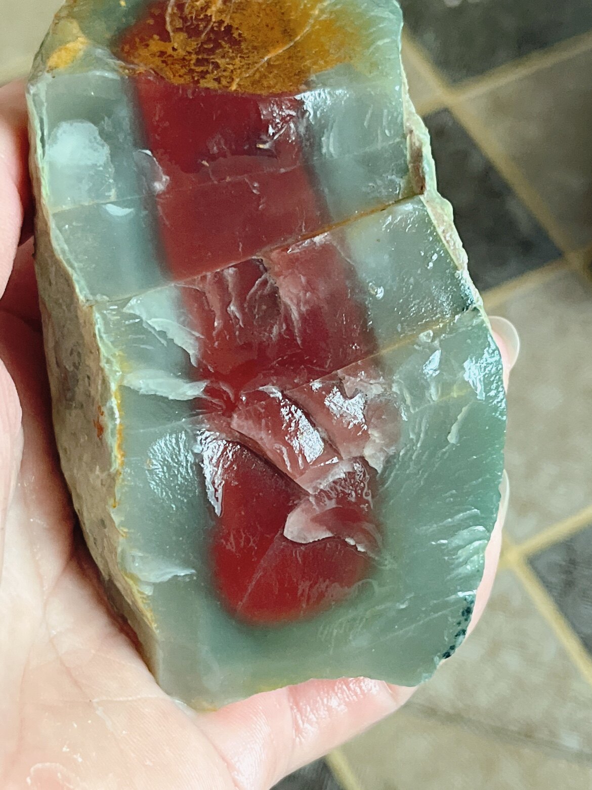 紫绿玛瑙原石红心绿边太平山老坑料重量410克