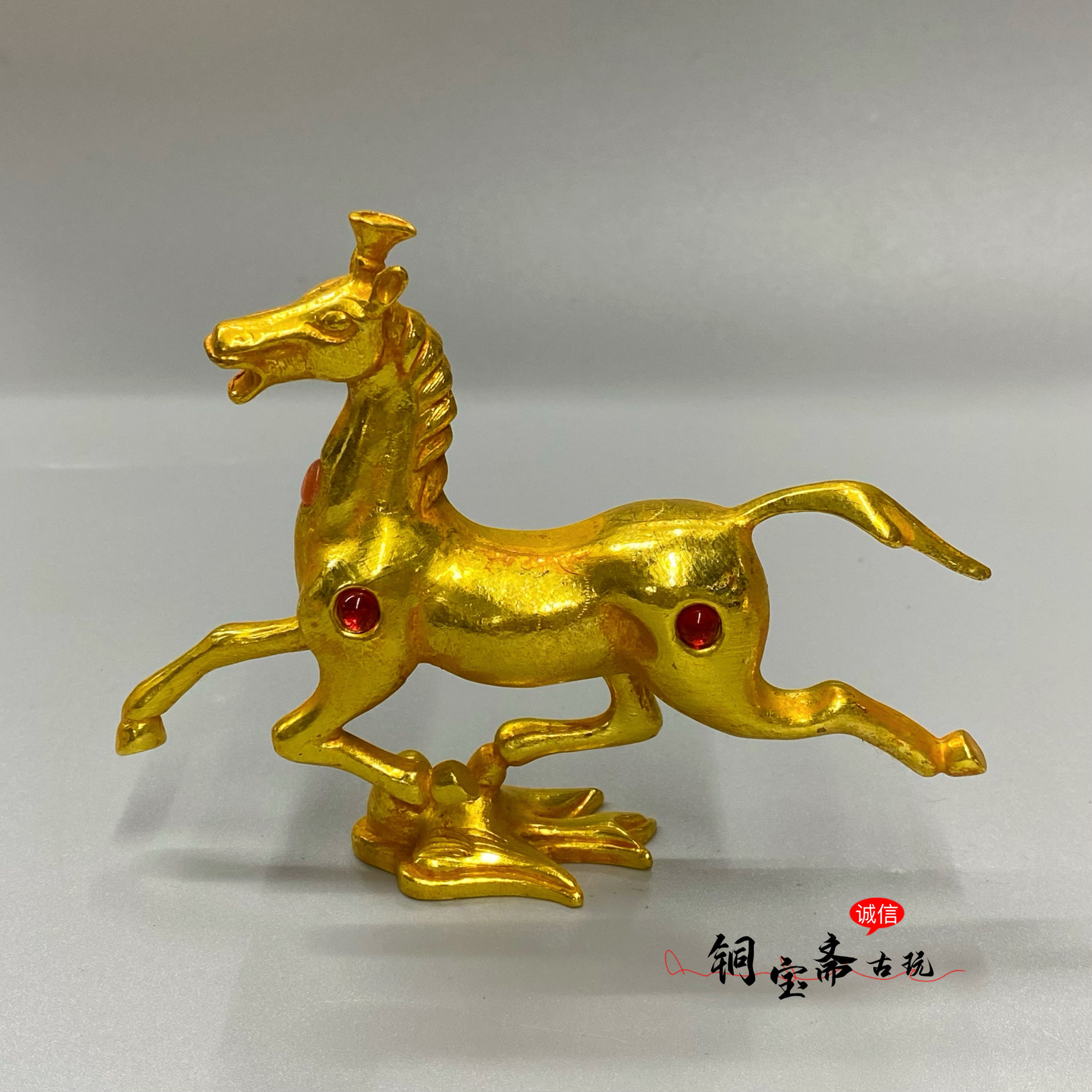 仿古铜器镀金马踏飞燕摆件手工镶嵌宝石铜马家居店铺装饰商务礼品