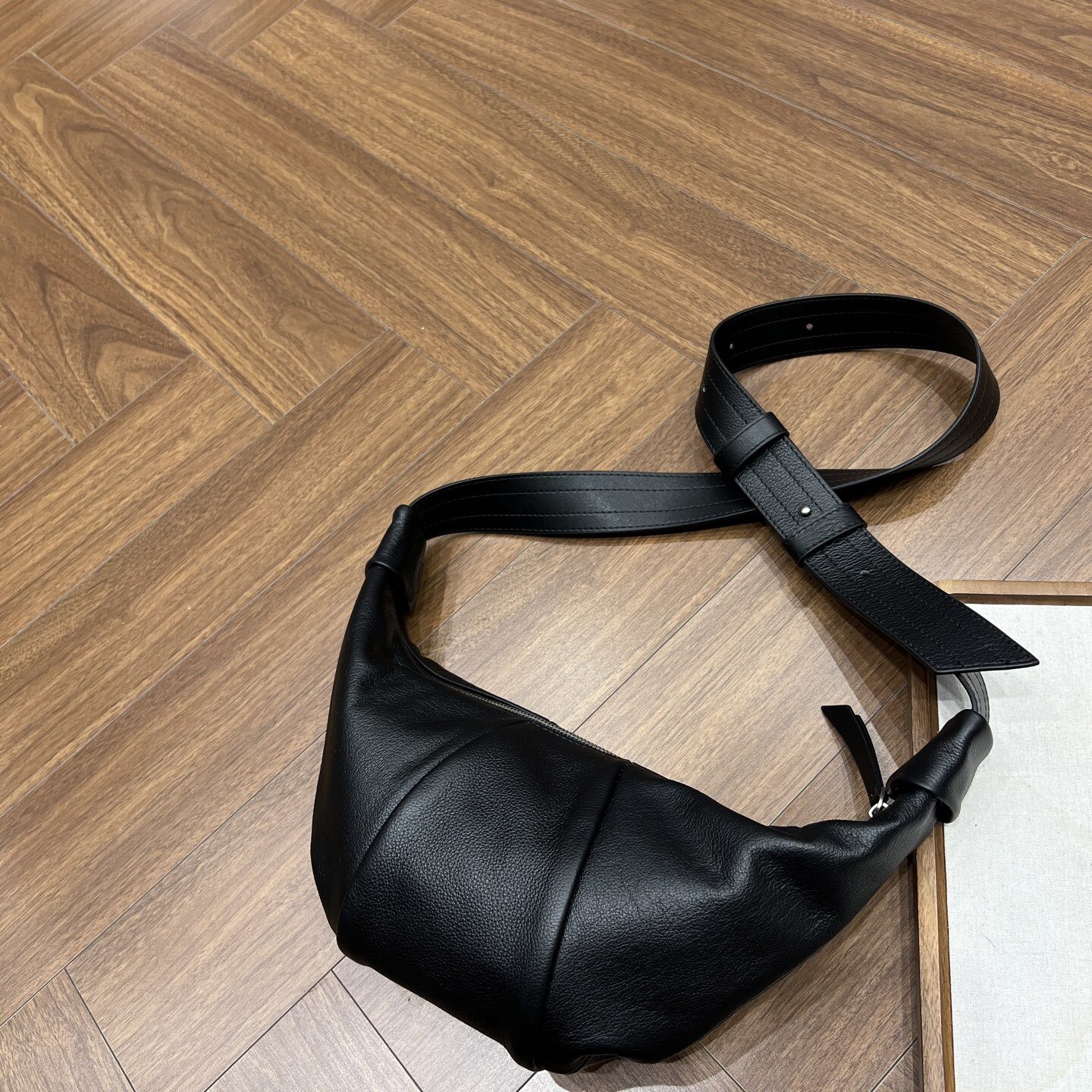 2025新款韩版牛皮饺子包女休通用款女包
