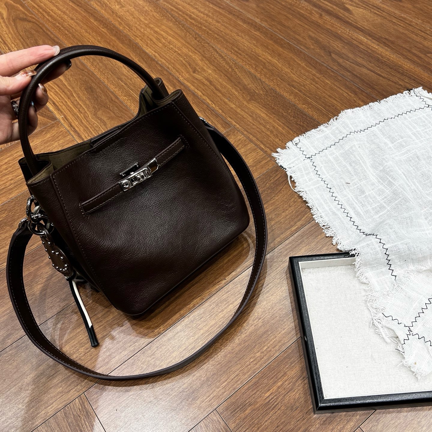 新款韩版牛皮水桶包女休闲百搭单肩斜挎包真皮高级感手提女包